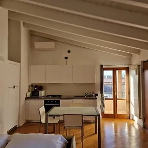 Vittoria Al Lago , Desenzano del Garda Italia